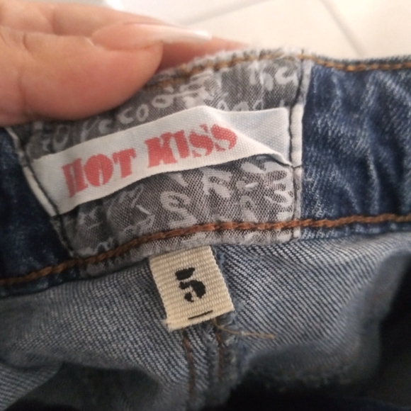 Shorts - Picture 3 of 3